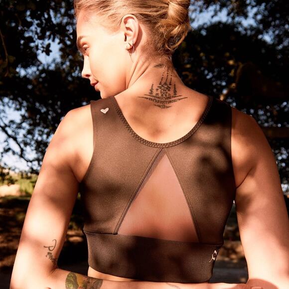 NEW Puma Exhale Yoga Crop Top x Cara Delavigne - Picture 3 of 7